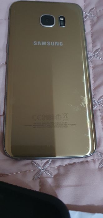 самсунг s7 edge спукано му е предното стакло ина4е работи батерията да