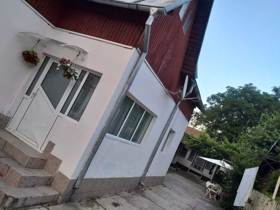 Casa cu mansarda in Cocorastii Caplii , jud Prahova