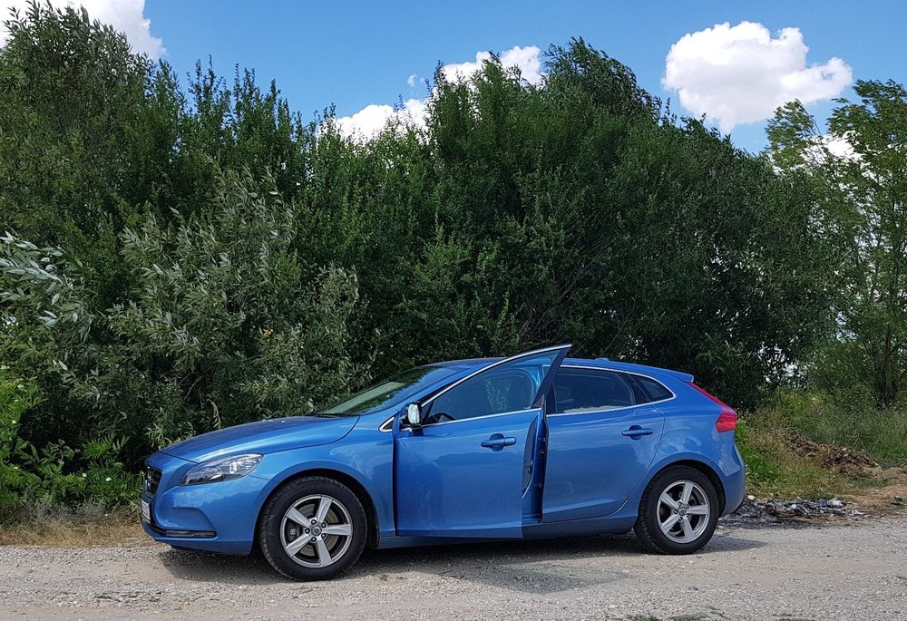 Volvo V40 VEA Momentum*Albastru*190CP*Diesel