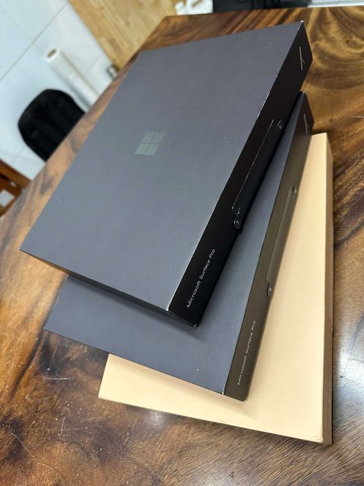 Microsoft Surface Pro 11, 2in1,13" OLED , X Elite-12 Core, 16GB, 256Gb