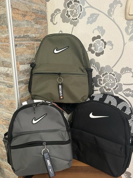 Раници Найк