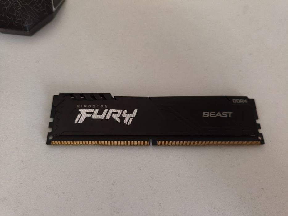 Оперативная плашка Fury ddr4 8gb