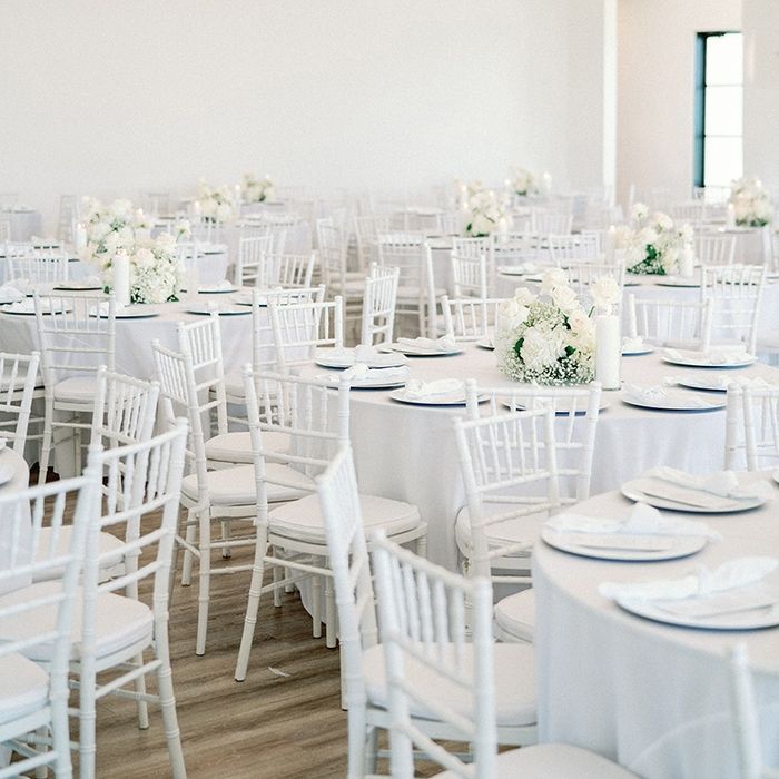 Inchiriere mese rotunde,mese de cocktail,scaune chiavari