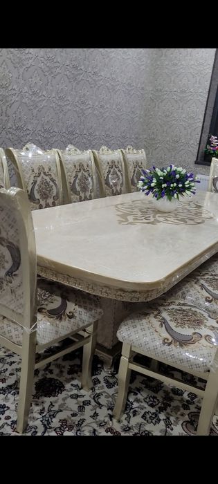 Mehmonxona uchun stol stul