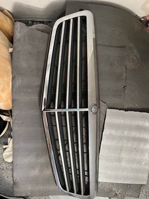 Решетка за мерцедес в204