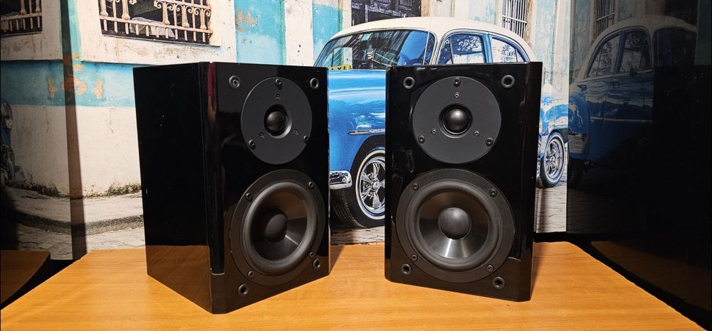 Boxe audio Yamaha NX-E 700 - monitoare pasive Piano Craft