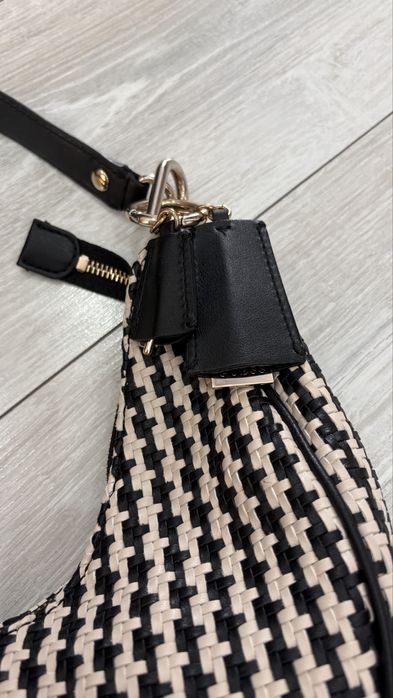 Guess Mirema, красива дамска чанта еко кожа