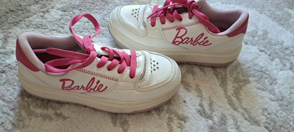 Adidasi Barbie fetite