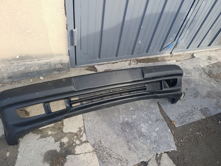 Передний бампер Мерседес 124