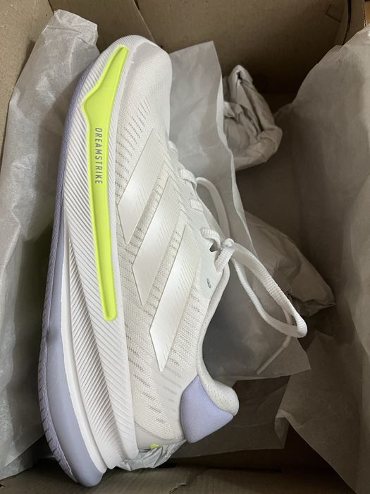 Беговые кроссовки оргинал адидас