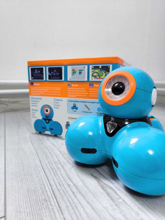 Robot inteligent, programabil Dash (by Wonder Workshop)