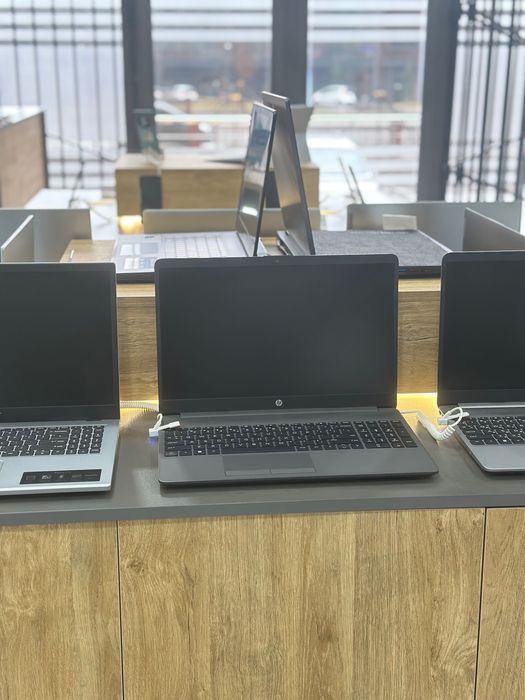 Кредит Ноутбук HP 250G8 I5-1135G7 8GB 256GB IRIS XE GRAPHICS 15.6