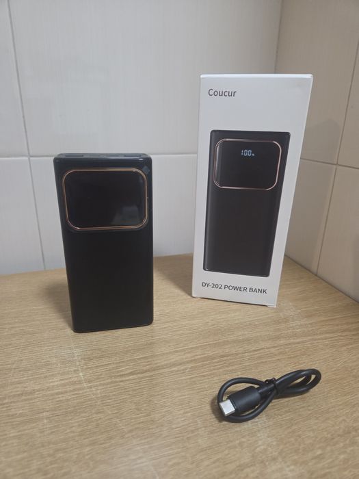 Чисто нова външна батерия (power bank) Coucur DY-202, 20 000 mAh.която се предлага в комплект с кутия и кабел