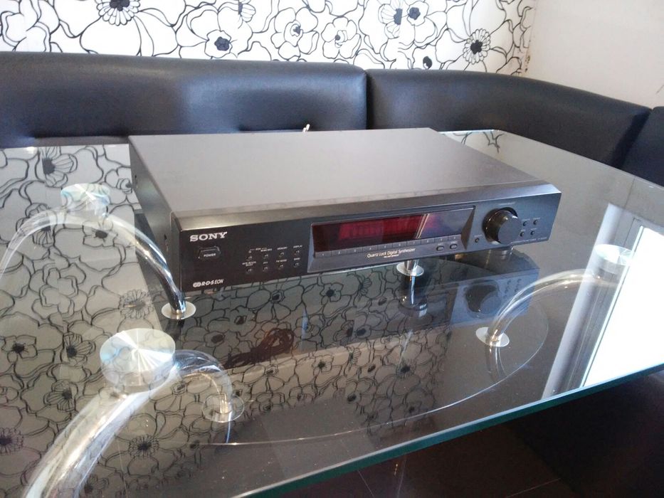 Продавам тунер sony st-se570