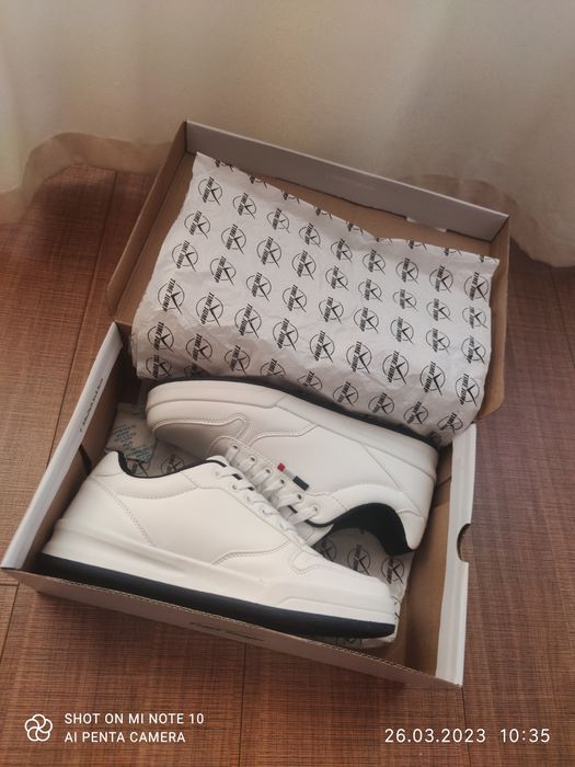 Продам продам кроссовки