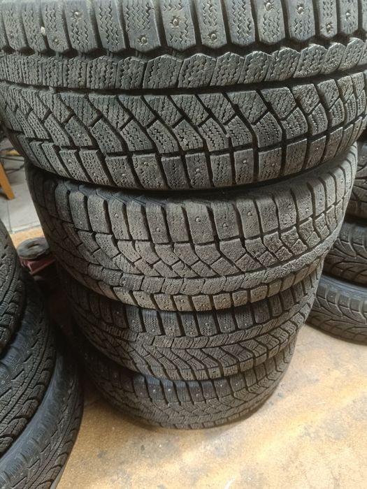 Шины зимние 215/55 R16
