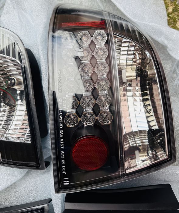 Set lampă si triple stopuri Honda Civic sedan 1996-2000. Nou