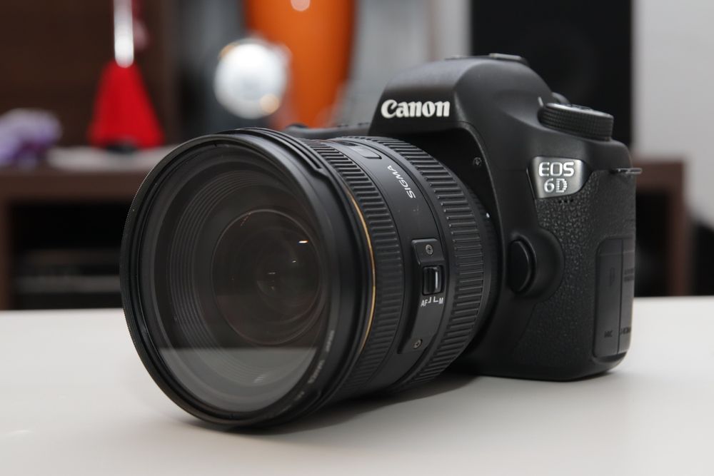 Obiectiv Sigma 24-70mm f/2.8 IF EX DG HSM (Montură Canon EF) - Stare Perfectă