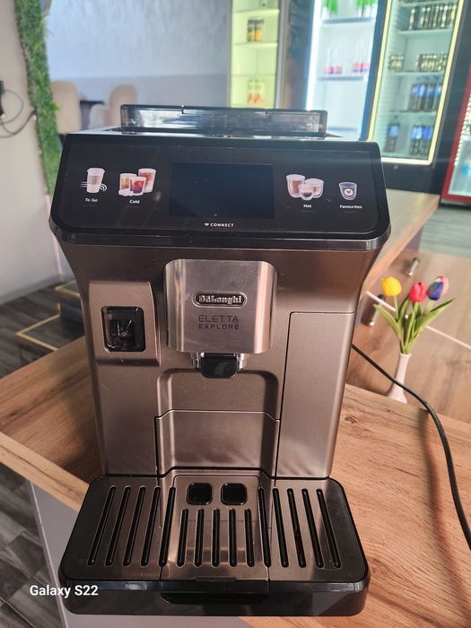 Кофемашина " Delonghi Eletta Explore ECAM" .