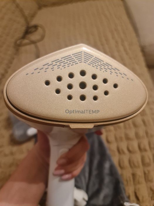 Philips Seria 7000 
aparat de calcat vertical cu abur
Foarte usor de u