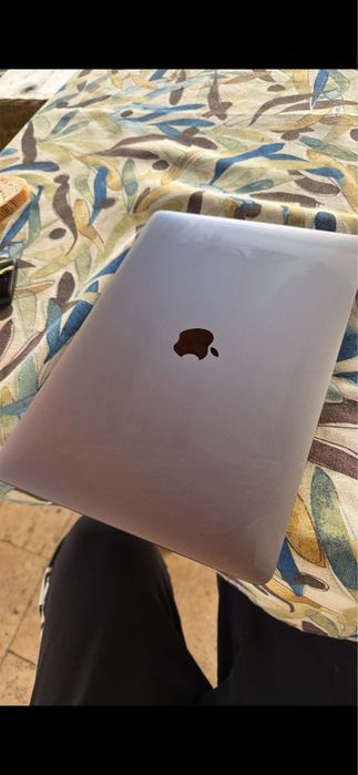 Mac buhc air cu cutie