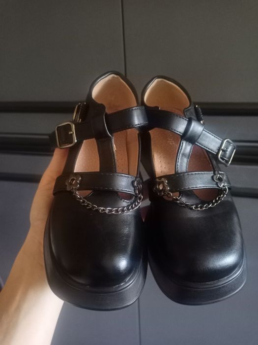 Школьные туфли 30 и 34 размера