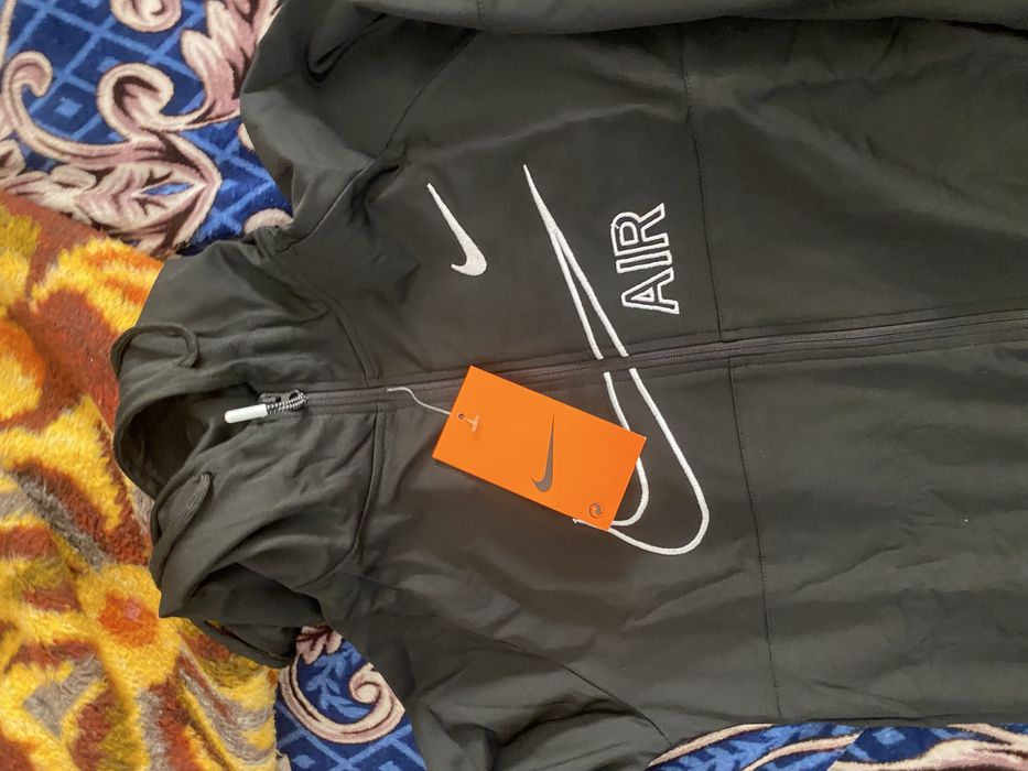 Trening nike nou cu eticheta