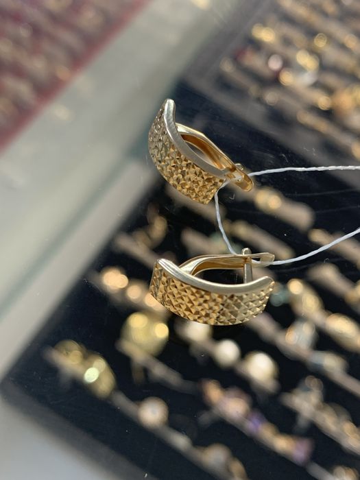 Золото серьги г.Астана