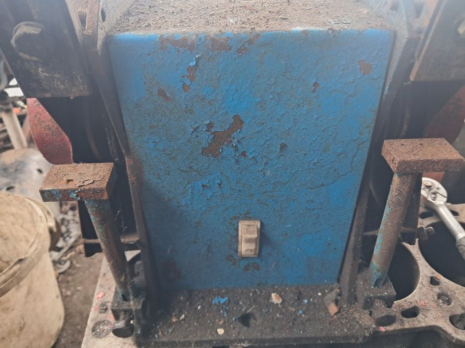 Продам точильный наждак на 220.