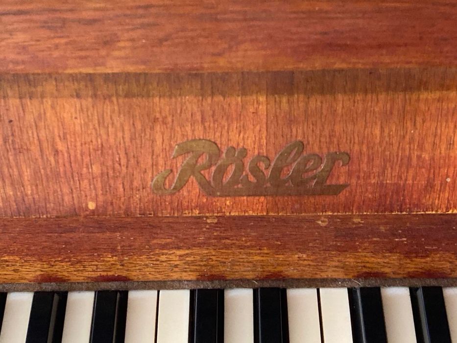 Пиано Rösler + подарък столче