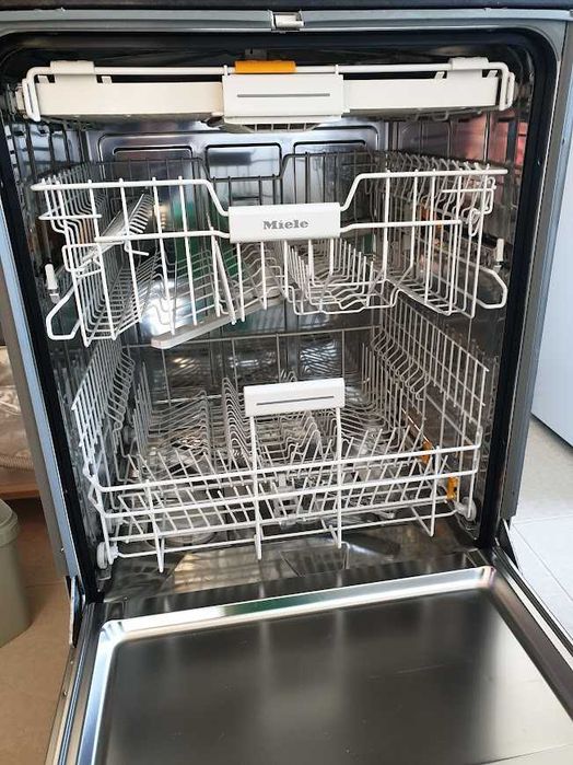 XXL Съдомиялна Miele - Auto Open - 14 Комплекта - Пълно Вграждане 60см