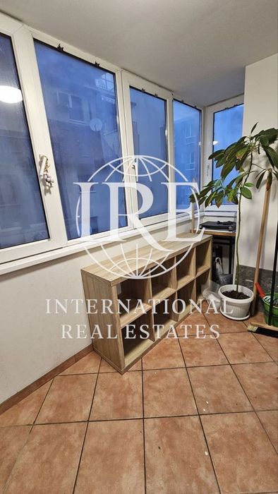 Обзаведен 4-стаен апартамент с камина !