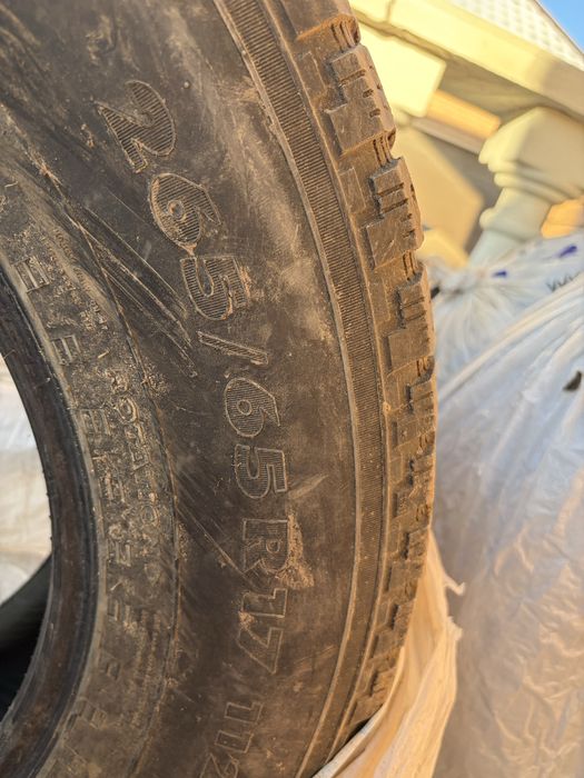 Зимние шины 265/65/17