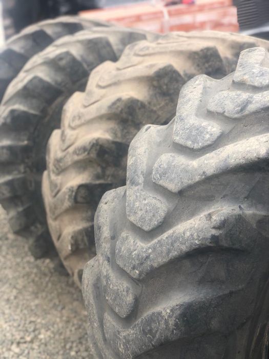 Cauciucuri buldoexcavator 15,5 R  25