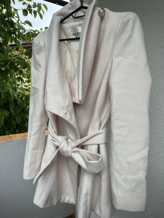 Елегантно дамско късо палтенце