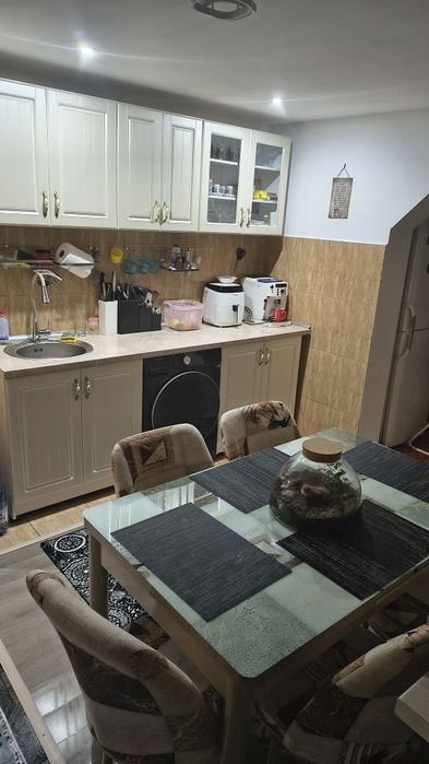 Apartament renovat și mobilat complet