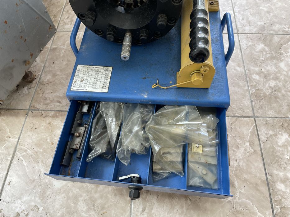 Presa manuală sertizat furtunuri hidraulice - Ekstein (Germania)