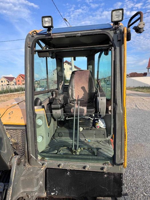 Miniexcavator Volvo ECR58D si Bobcat E50