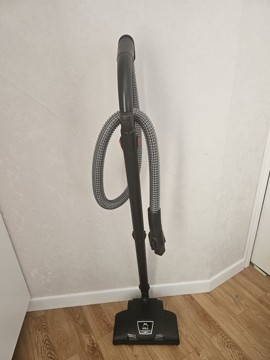 Пылесос HYLA в белом цвете