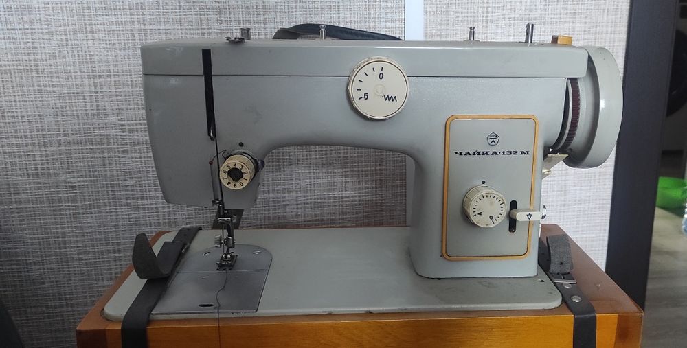 Продам швейную машинку Чайка 132 м.