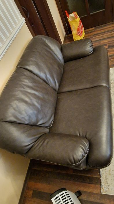 Продавам 2 дивана и едно кресло!