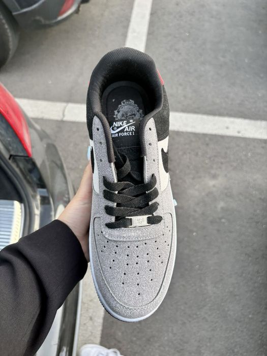 Adidasi nike noi