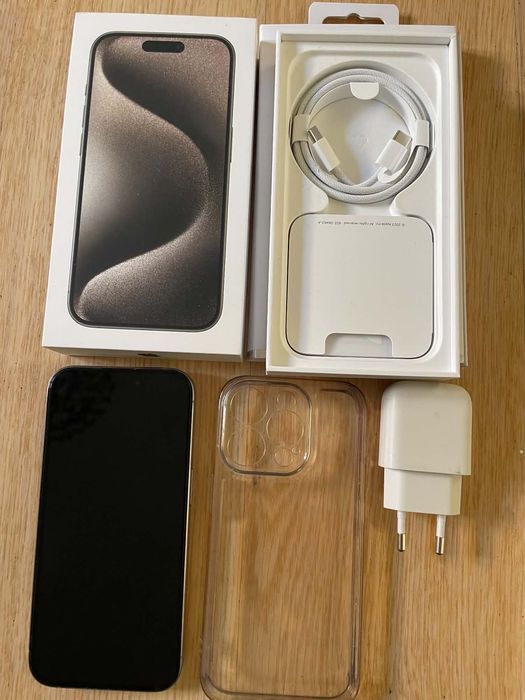 Iphone 15 Pro със зарядно