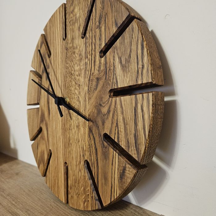 Стенен часовник от дъб