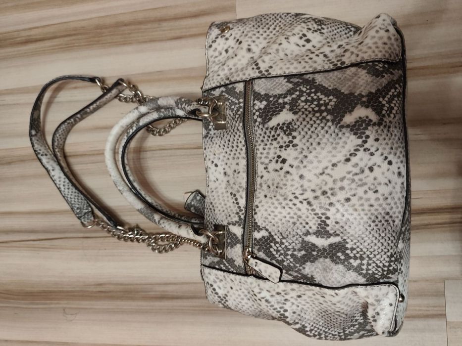 Дамска чанта Guess