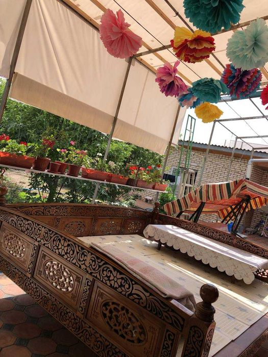 Дом в Центре Янгибазара ( Участок для офиса, магазина, отеля, кафе)