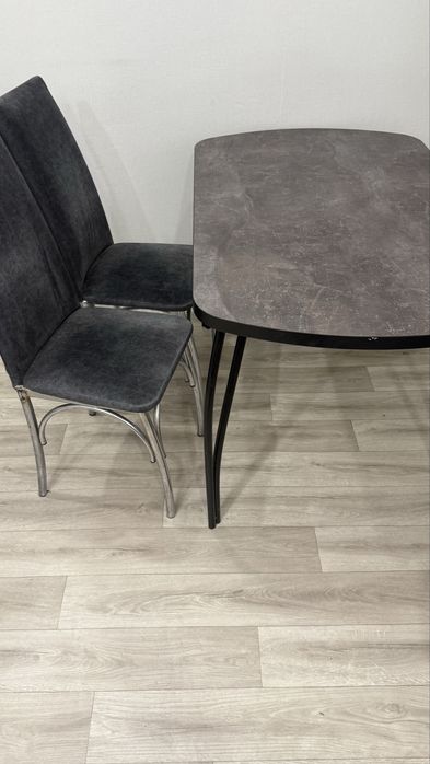 Кухонный стол 2 стульями