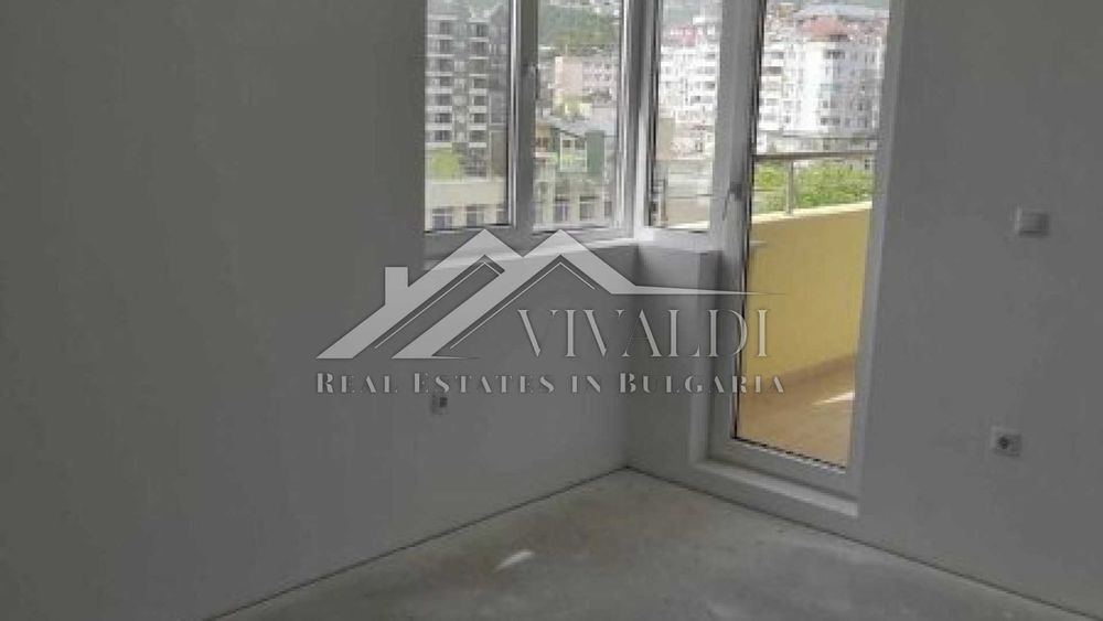 Продава се Двустаен апартамент в Варна, Център - 68 кв.м за 2250 €/кв.м - Снимка #4