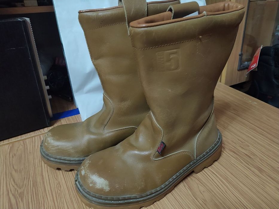 Рабочая обувь. Есть новая и б/у. Фирмы МТС и DUKE