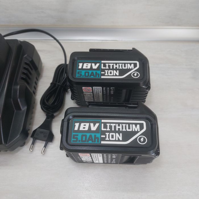 ЧИСТО НОВ КОМПЛЕКТ за Bosch Professional (18V): Интелигентно Зарядно BAT18D + 2 бр. Усилени Батерии (Синя серия)